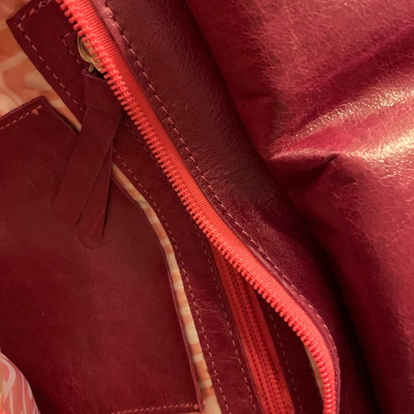 Dark pink handbag by by bolu with hearth design - Picture 5 of 7